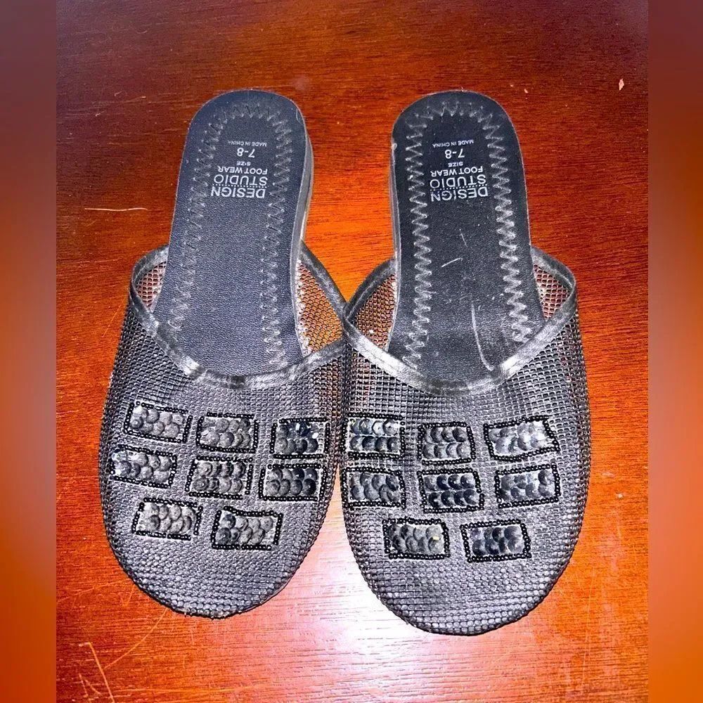 Designed slippers size 7/8